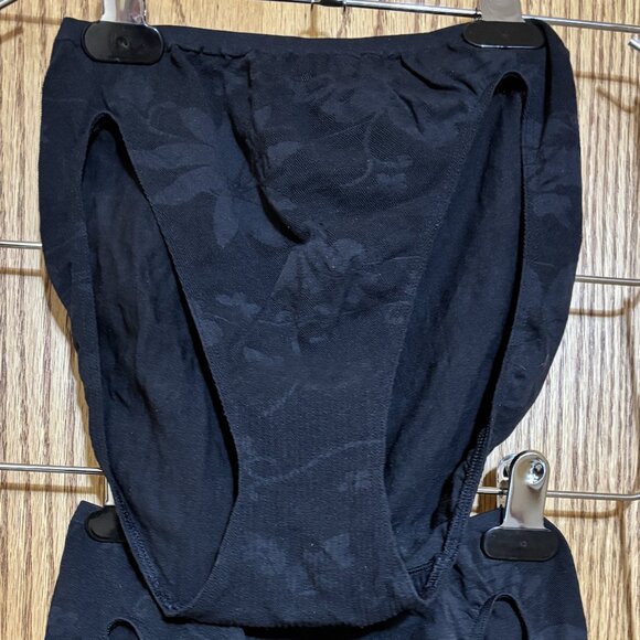 Vintage Barely There hi-cut brief NWOT Sz. 5 Black Pop Flower pattern - Picture 2 of 6
